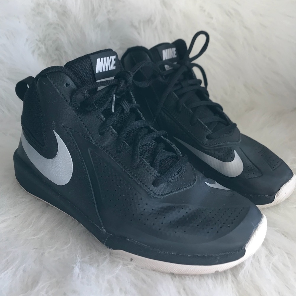 Nike Team Hustle Basketball Shoes - Size 4Y
